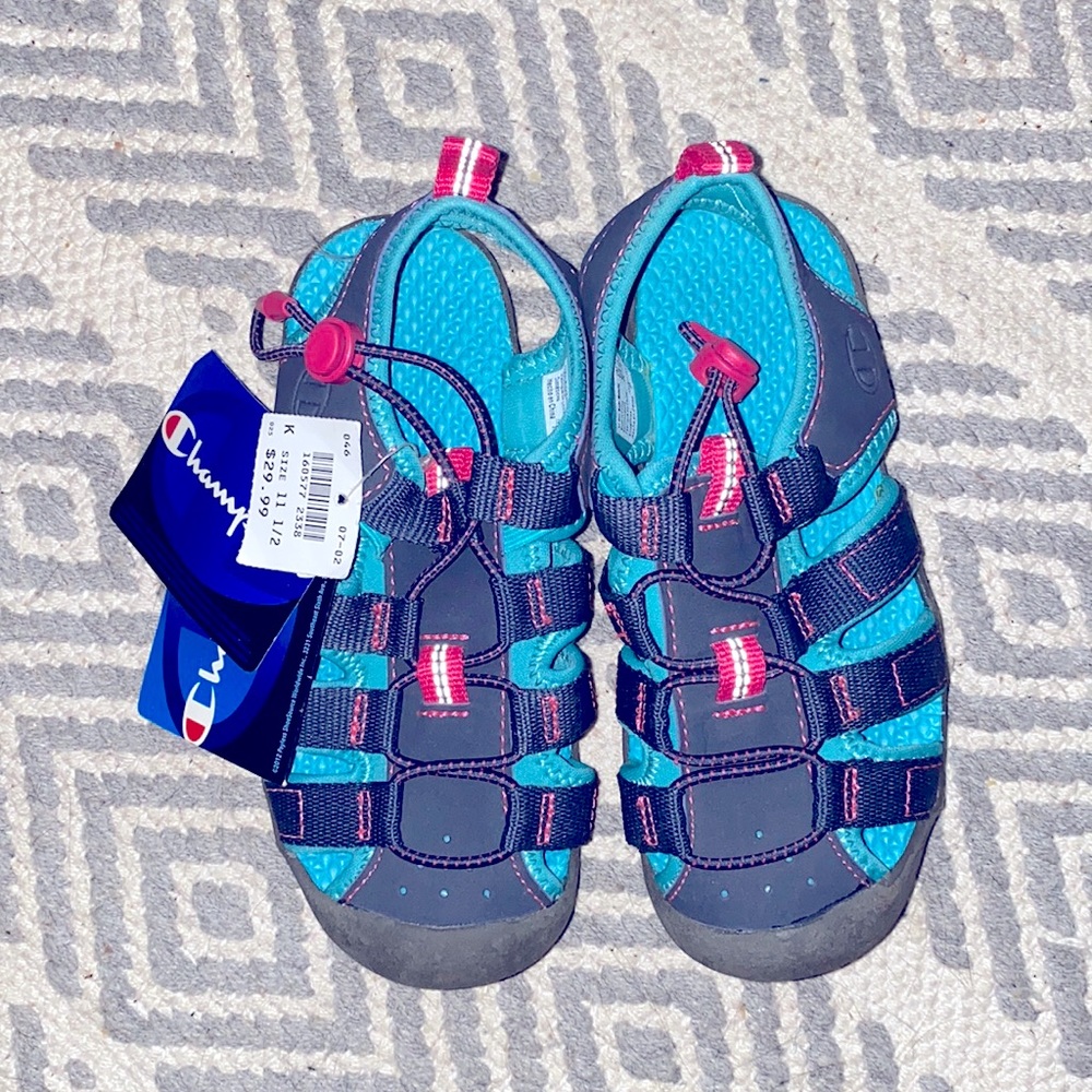 Champion (kid) size 11/12 NWT 💎💕